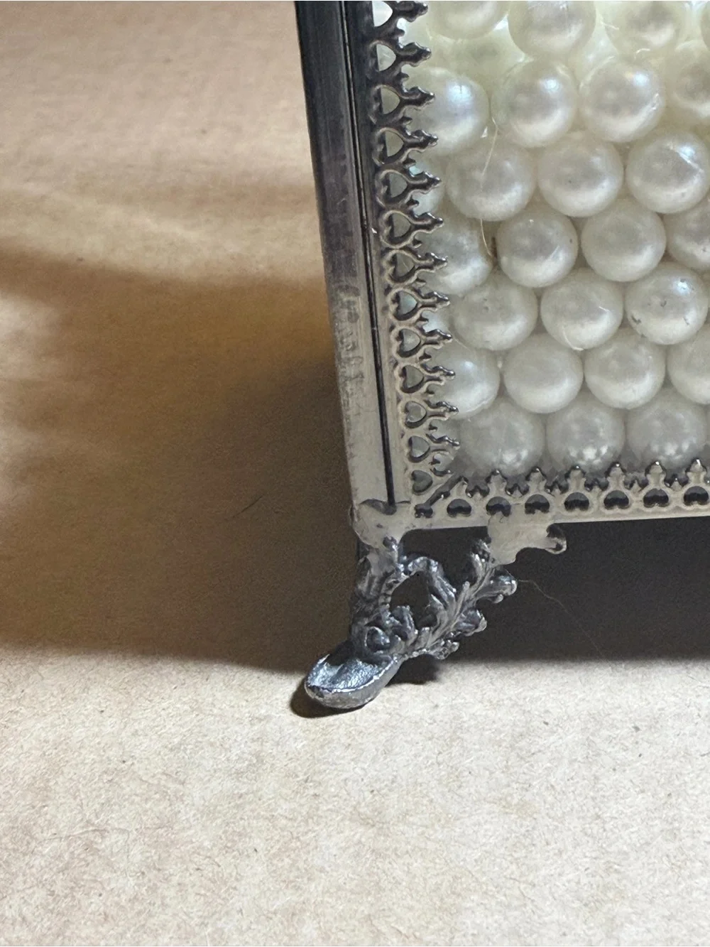 Elegant pen and pencil holder with pearls and stunning metawork